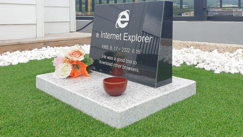 Internet Explorer için mezar taşı yaptırdı! Fiyatı ise 330 dolar